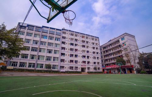 綏陽縣寬闊鎮巖坪中學