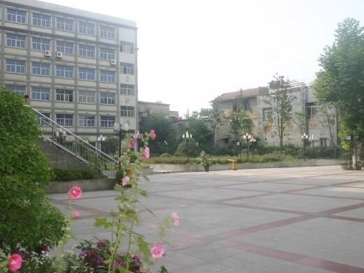 武漢市新洲區第三中學