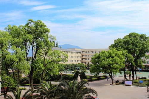 2021年成都中醫藥大學峨眉學院學費多少
