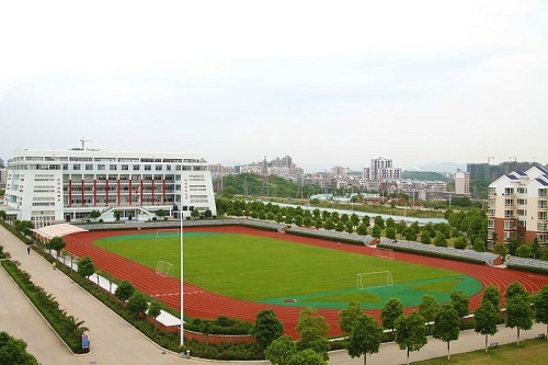報考四川成都華西衛校,要滿足哪些條件
