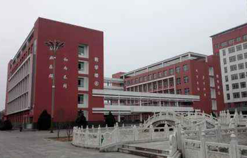 報讀高鐵職業學校需要滿足哪些基本條件