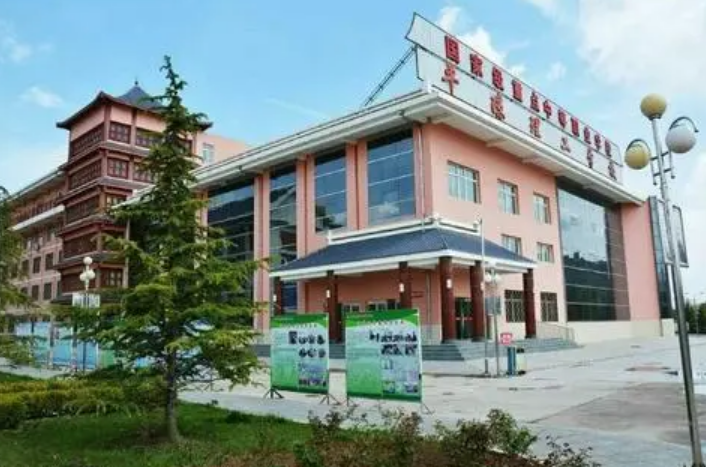平涼理工中等專業學校
