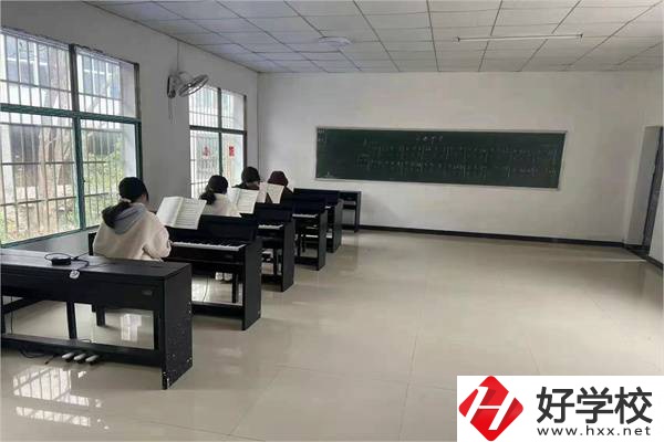 沅陵縣中等音樂專業學校實訓室