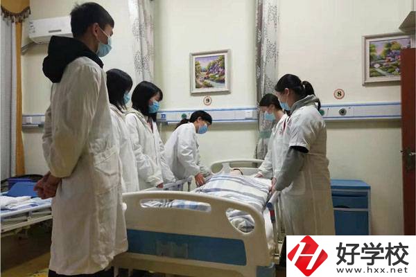 湖南省有色金屬中等專業學校實訓室