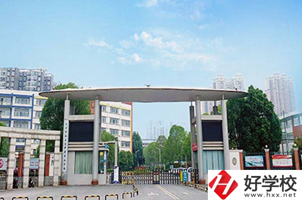 長沙博雅衛生中等專業學校的學費標準是多少？