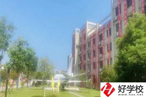 長沙經貿職業中專教學樓