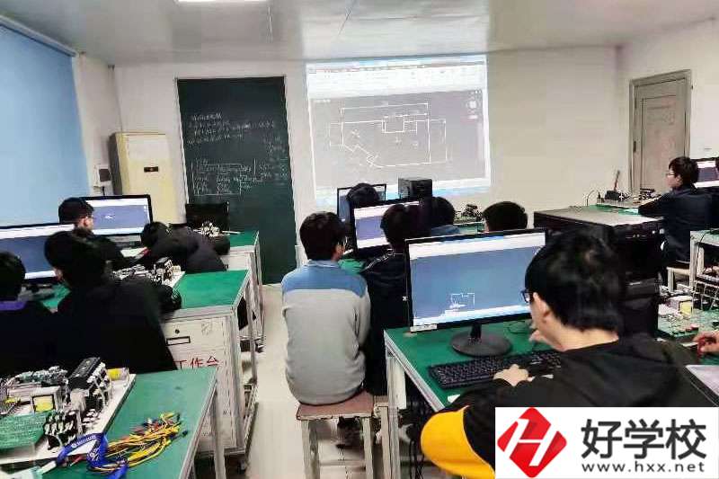 攸縣求實職業技術學校實訓室