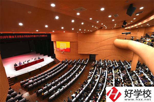 在湖南想學聲樂有什么學校推薦？聲樂專業好學嗎？