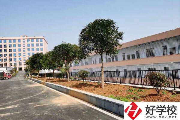 武岡市興邦中等職業技術學校教學樓