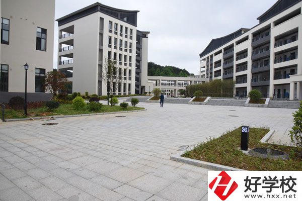 新晃侗族自治縣職業中等專業學校好不好？