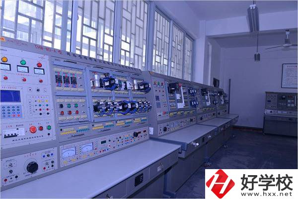 郴州工業交通學校實驗室