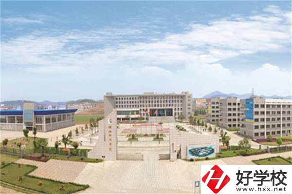 在婁底有開設航空專業的職校嗎？學航空專業有前途嗎？