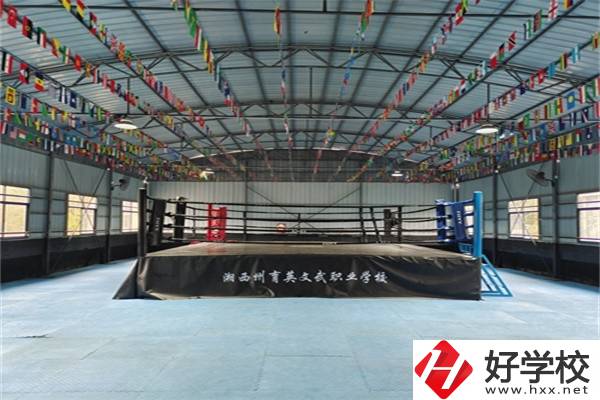 湖南省鳳凰縣有哪些中專？辦學特色是什么？