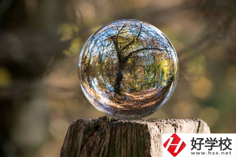 郴州中職學校排名前三的，學校環境都不錯！