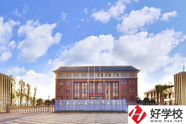 想在郴州市嘉禾縣中專職校讀書，選什么專業比較好？