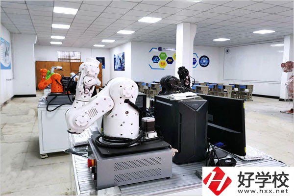 長沙環球職業中專學校實訓室