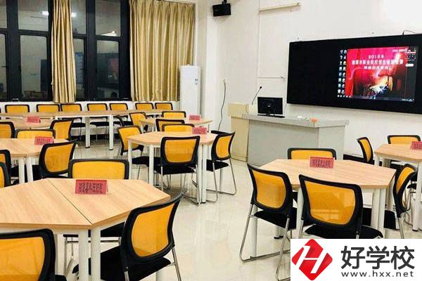 湘潭鋼鐵集團有限公司職業中等專業學校實訓室