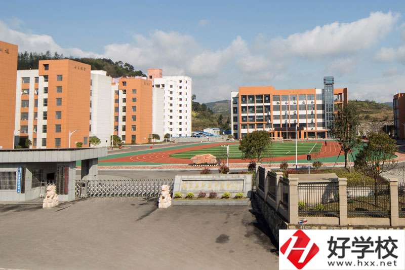 鳳凰縣職業中專學校大門