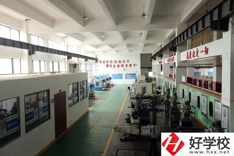 湘潭市工業貿易中專數控實訓室