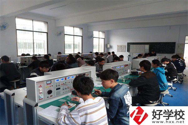 中鋼集團衡陽重機技工學校是公辦還是民辦？學費是多少？