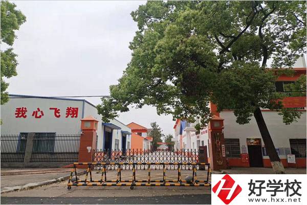 漢壽縣飛翔職業學校大門