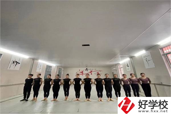 懷化市大鑫藝術職業學校實訓室