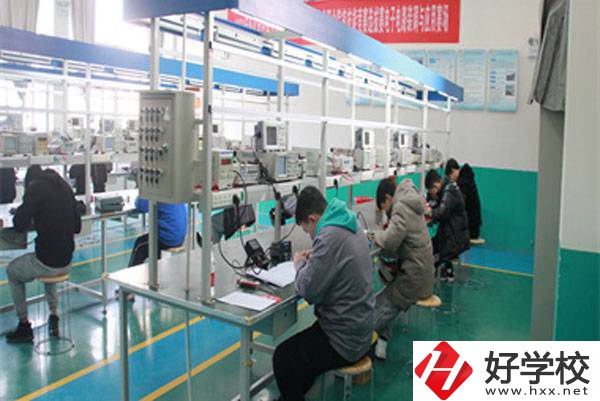 懷化工業中等專業學校實訓室