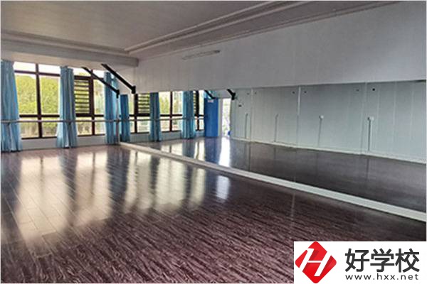 衡陽市菁東中等職業學校實訓室
