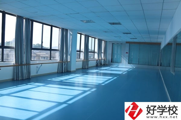 長沙華中涉外職業高中實訓室
