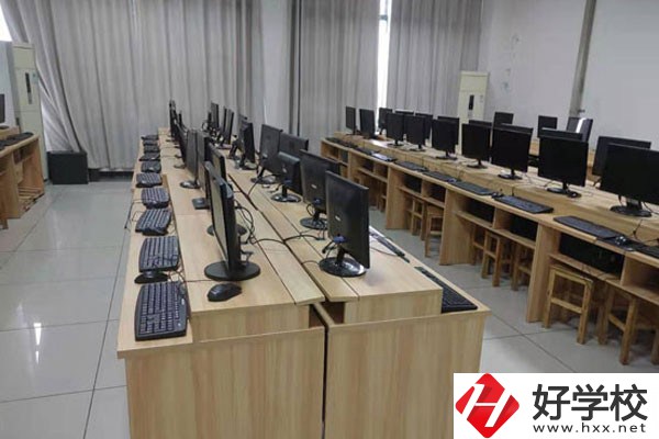 益陽華中物聯網中等職業學校實訓室