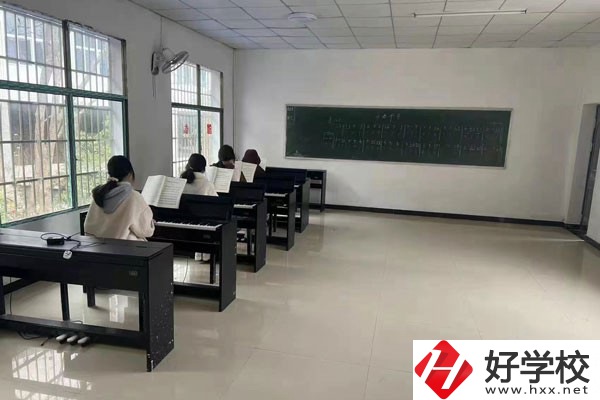 沅陵縣中等音樂專業學校實訓室