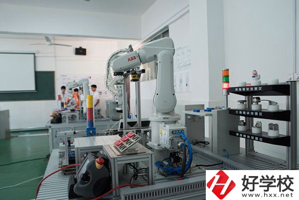 寧遠縣職業中專學校開設了哪些專業，有哪些辦學特色？