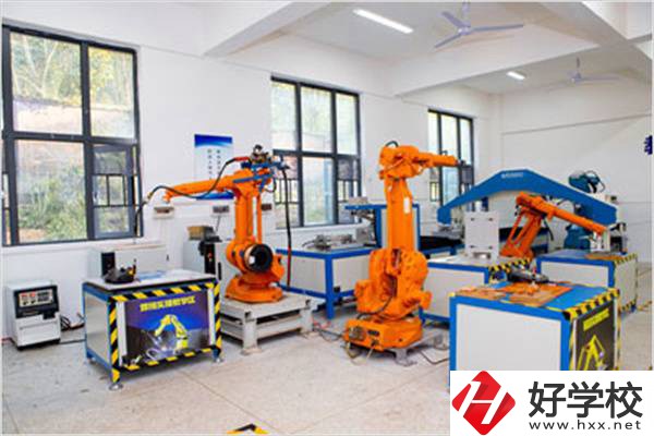 邵陽市機電職業技術學校實訓室