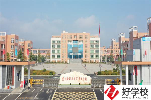 想在慈利學計算機類專業可以選擇哪所中專？