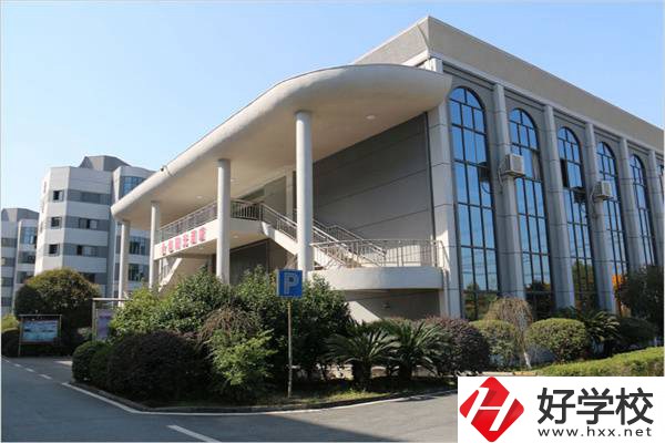 醴陵市陶瓷煙花職業技術學校食堂