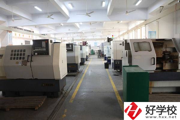 岳陽市第一職業中等專業學校有優勢嗎?學費多少?