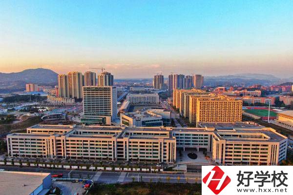 長沙學外語讀什么職校好？有什么辦學優勢？