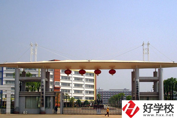 長沙市賀龍體育運動學校有哪些招生專業？