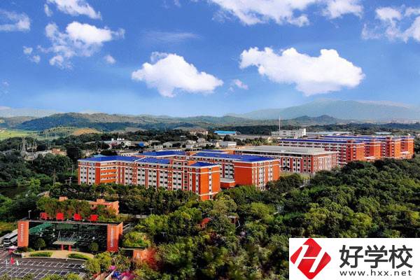 湖南醫藥職業中等專業學校大門
