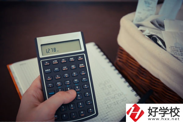 想在長沙學會計專業，哪些中專學校好?