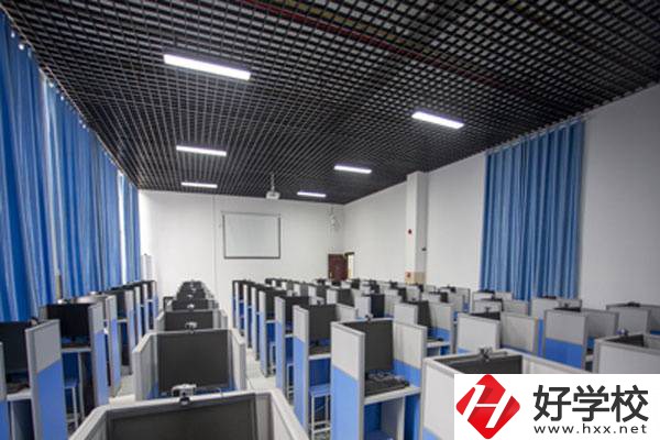 湘鄉市第一職業中等專業學校實訓室
