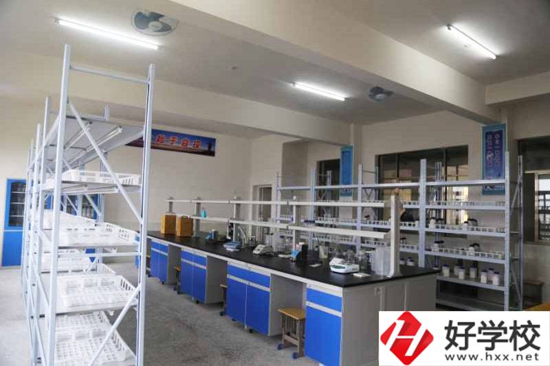 洞口縣第一職業中學實訓室