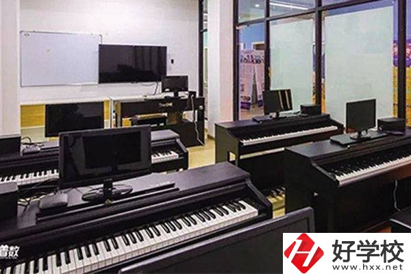 邵陽市中南理工職業技術學校鋼琴室