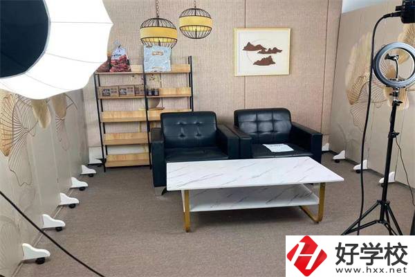 湘潭計算機職業技術學校實訓室
