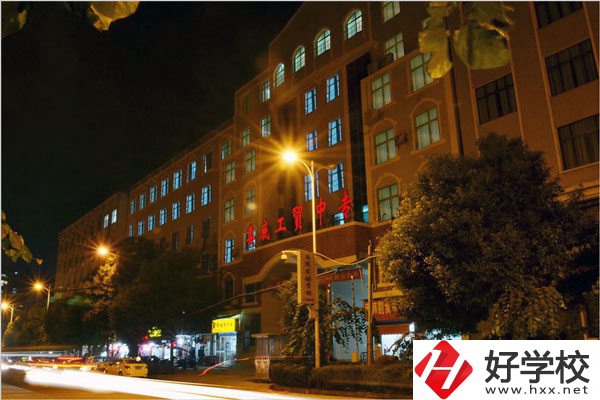 婁底市工貿職業中專東門