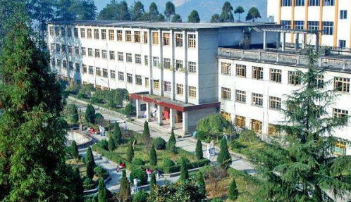 黔南民族衛校學校環境