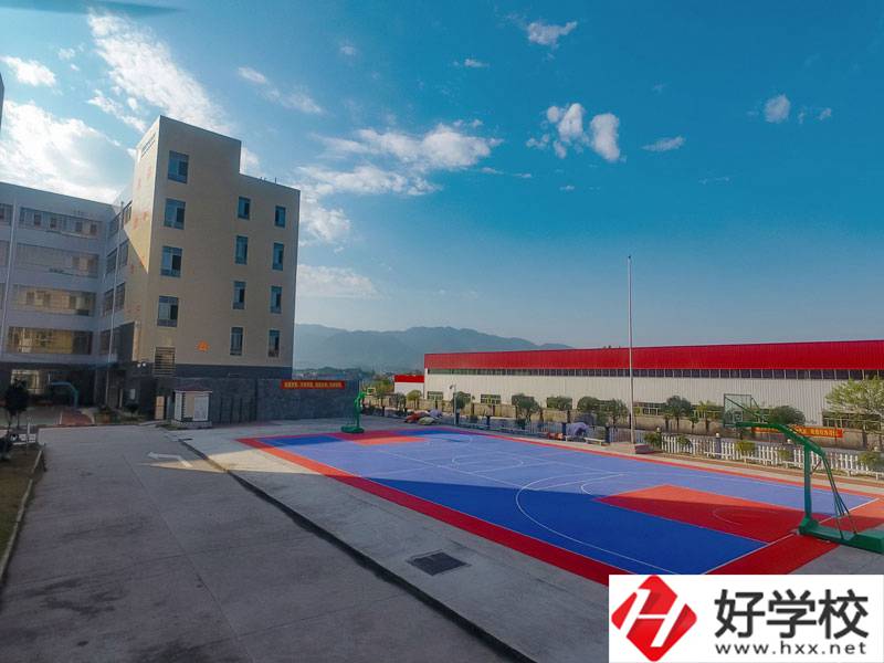 湖南省茶陵縣職業中等專業學校運動場