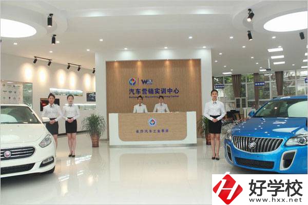 長沙汽車工業學校實訓室