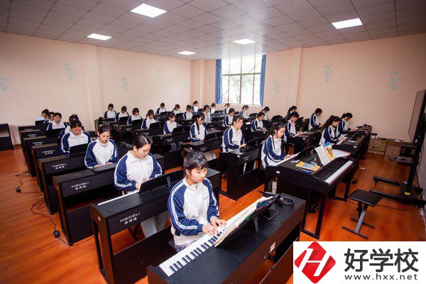 郴州市榮豐中等職業技術學校實訓室