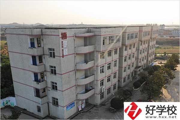 湘潭有開設航空服務專業的中職學校嗎？學費是多少？